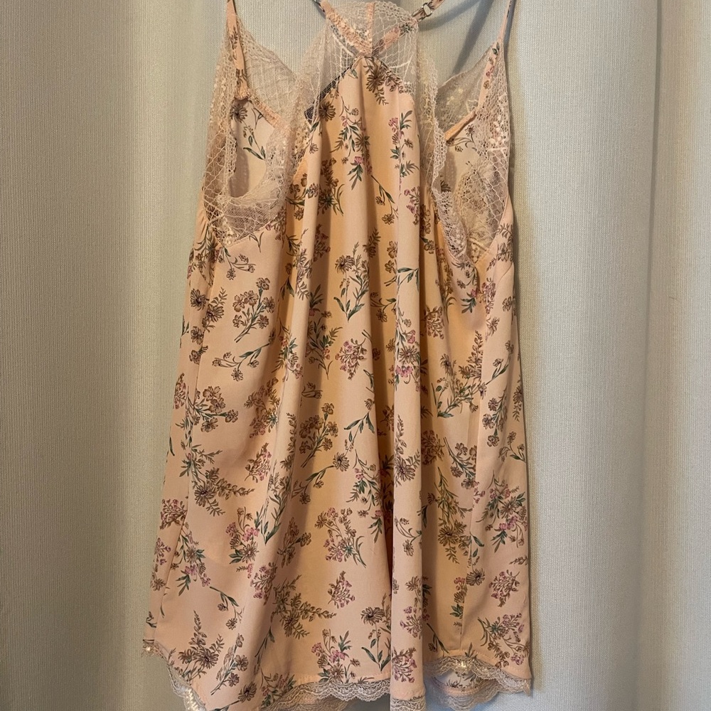 Flowy flowered top - Picture 2 of 2
